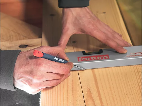 EXTOL PREMIUM ácsceruza; tölthető, átm:2,8 mm, HB, kupak klipsszel, 6 db 120 mm pótheggyel, hegyezővel