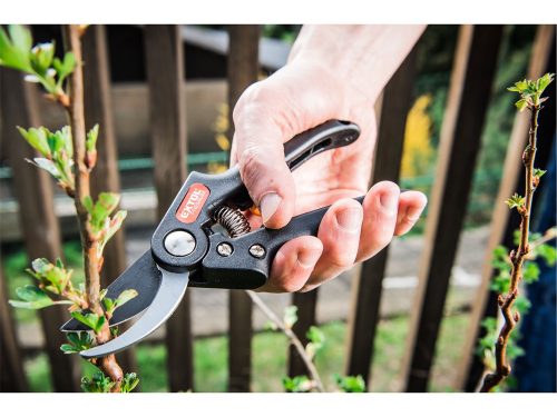 EXTOL PREMIUM metszőolló; 190mm, mellévágó, max. 20 mm átvágás, SK5 acél penge, műanyag fogantyú